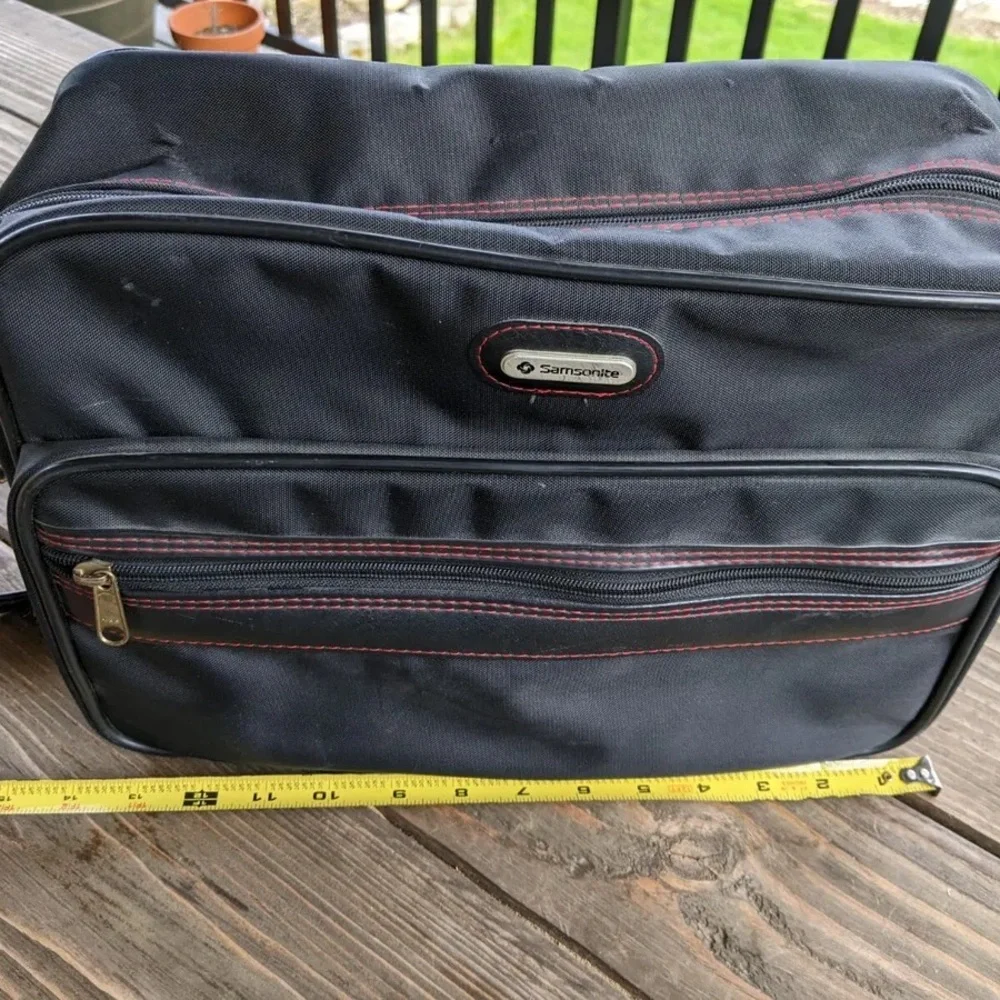 Vtg SAMSONITE Easy Going Messenger Shoulder Bag Black w/ Red Stripe